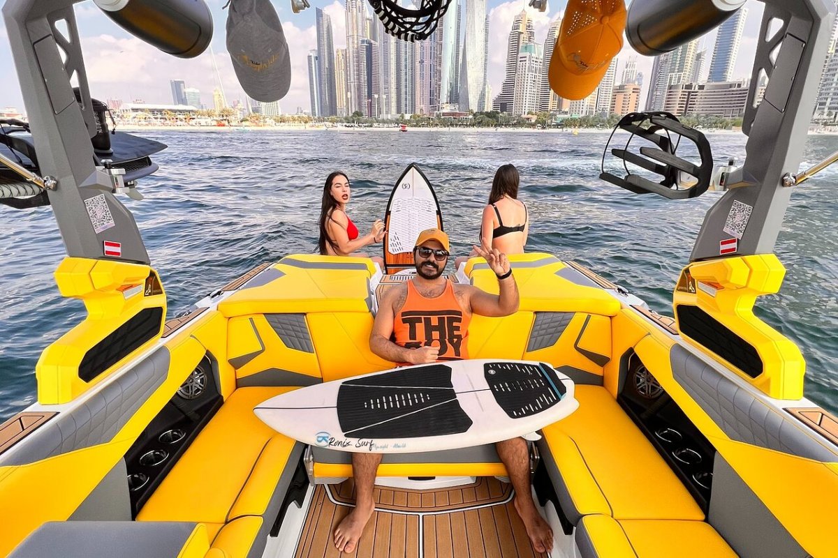 Crazywake dubai Wake Surfing and Wakeboarding